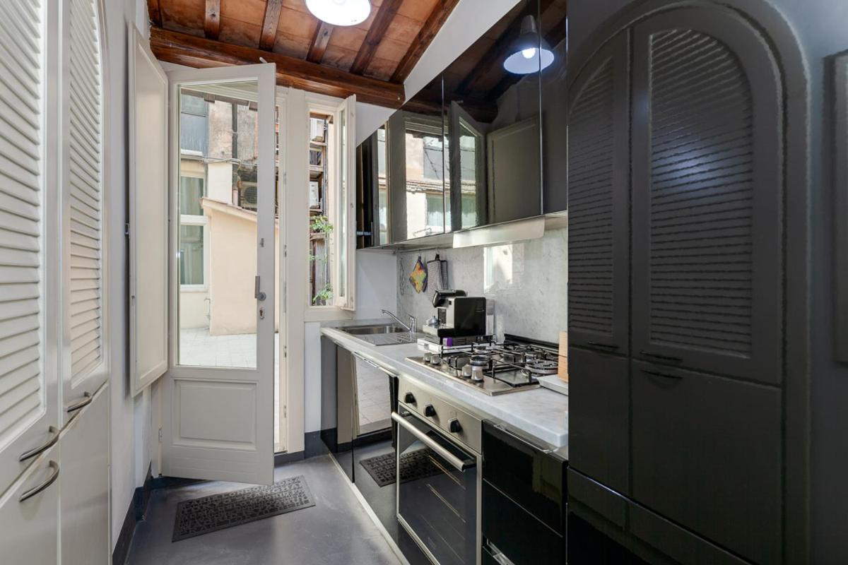 White Style Gambero Apartment โรม ภายนอก รูปภาพ