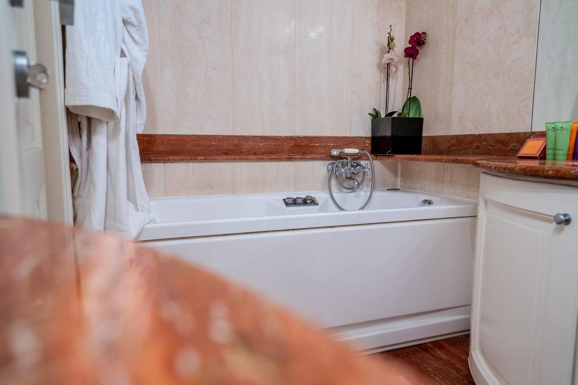 White Style Gambero Apartment โรม ภายนอก รูปภาพ