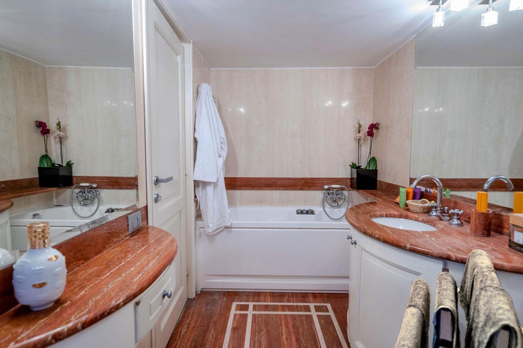 White Style Gambero Apartment โรม ภายนอก รูปภาพ